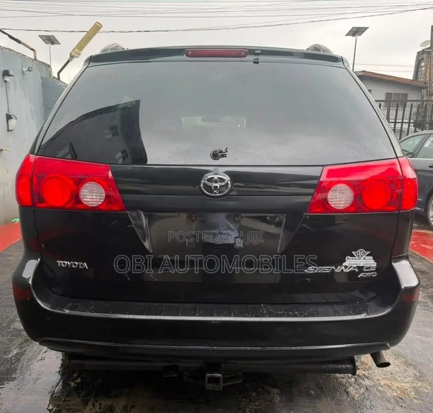 Toyota Sienna 2010 Black