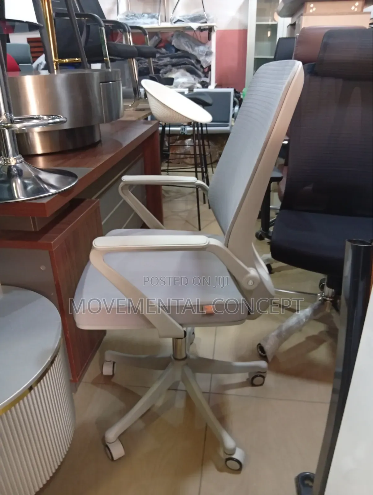 Gray Mesh Office Low Back Swivel Chair With Headrest