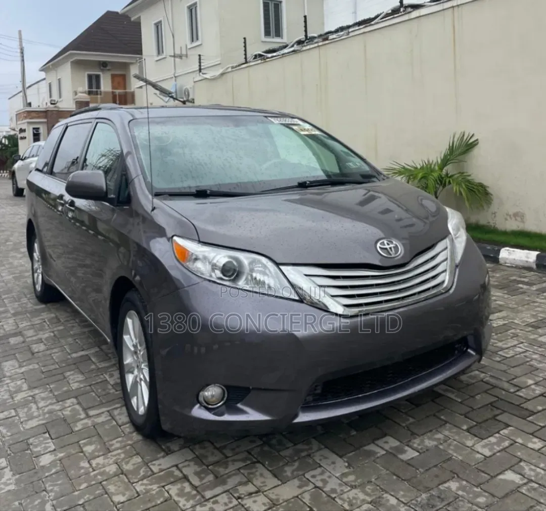 Toyota Sienna 2011 Gray