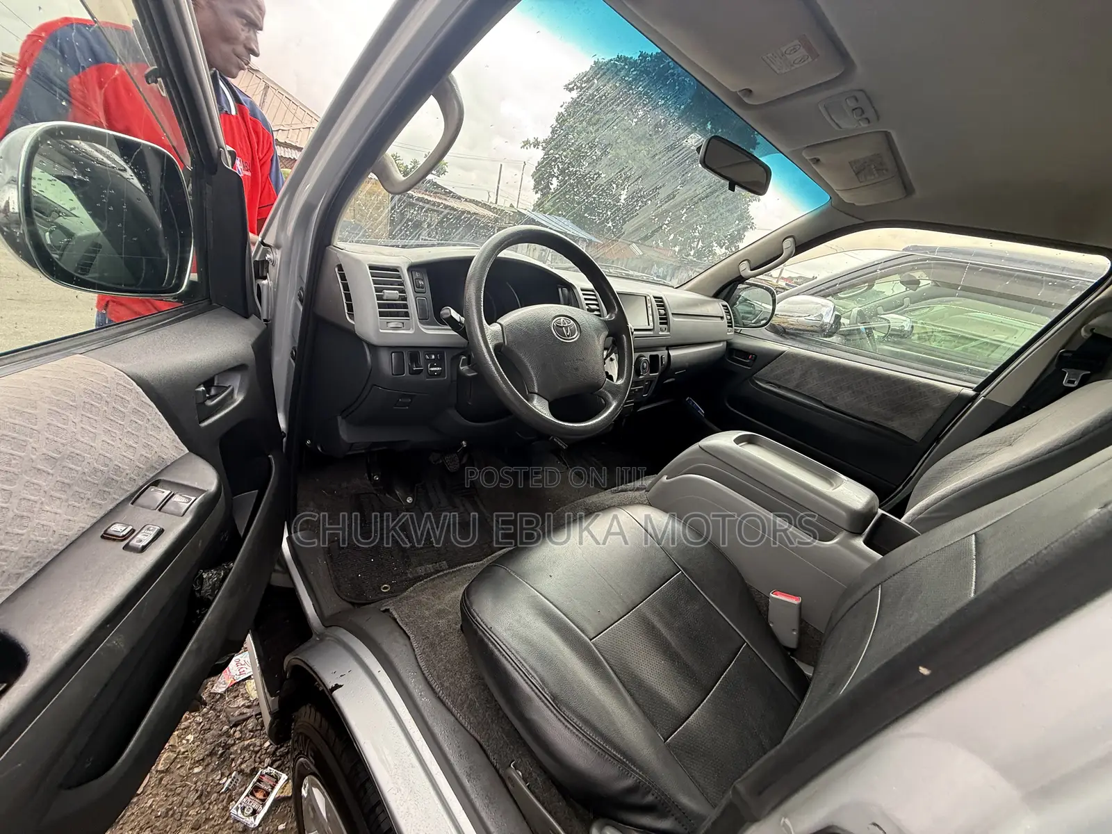 Toyota HiAce 2010 Silver