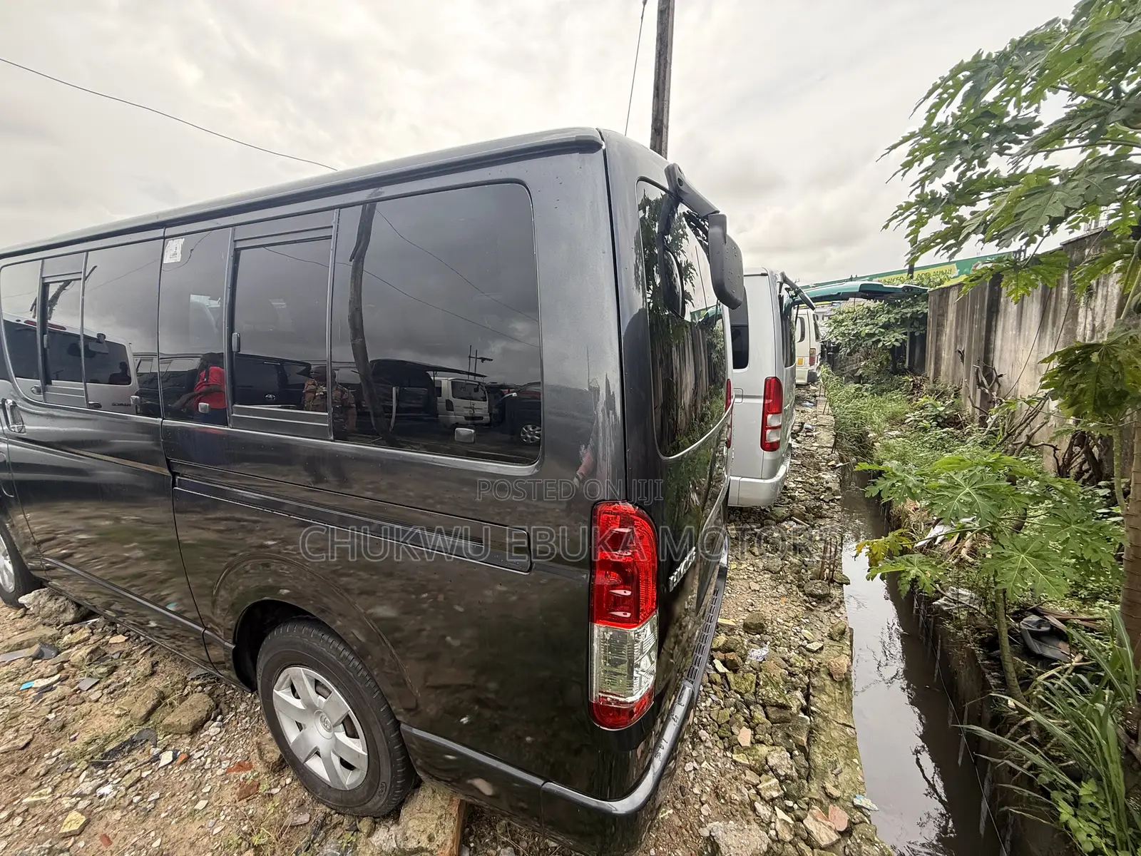 Toyota HiAce 2010 Black