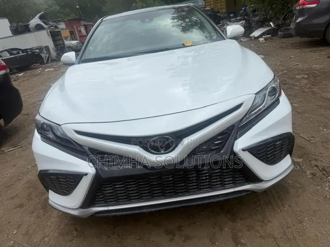 Toyota Camry XSE (2.5L 4cyl 8A) 2019 White