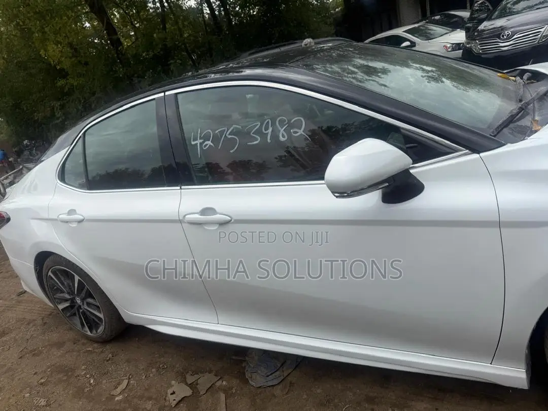 Toyota Camry XSE (2.5L 4cyl 8A) 2019 White