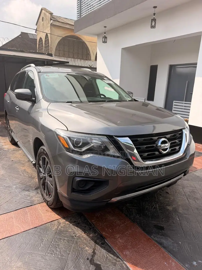 Nissan Pathfinder Platinum 4dr FWD (3.5L 6cyl) 2017 Gray