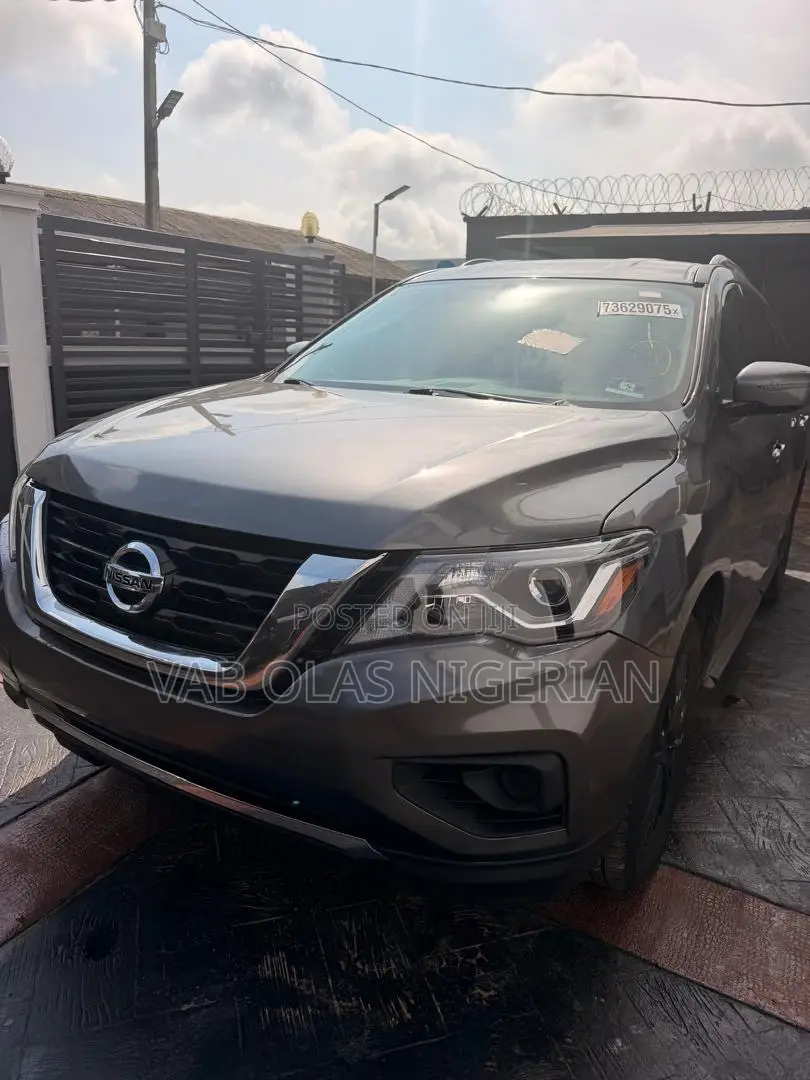 Nissan Pathfinder Platinum 4dr FWD (3.5L 6cyl) 2017 Gray