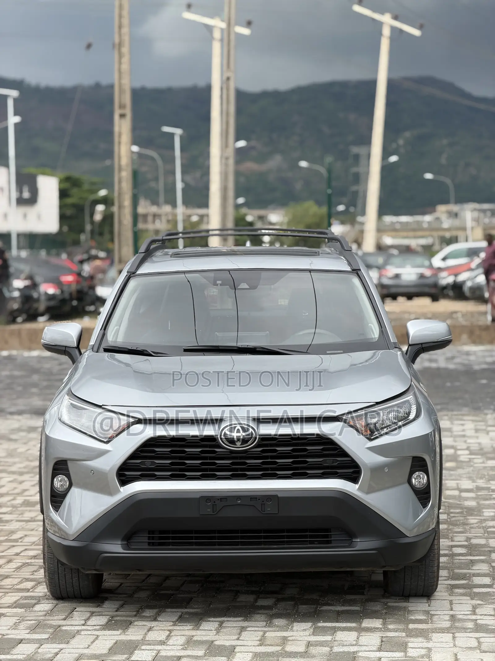 Toyota RAV4 XLE 2022 Silver