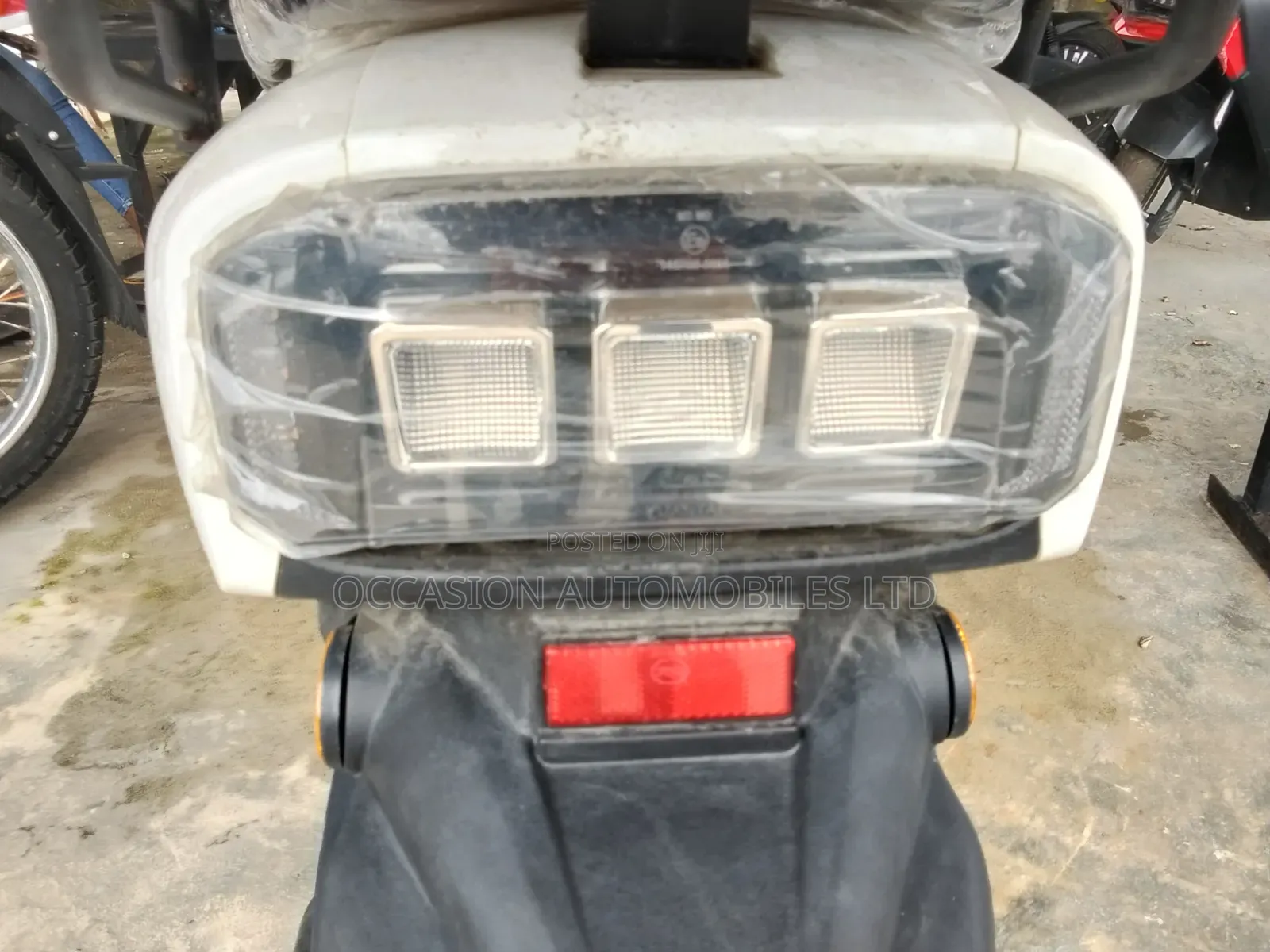 Royal Motorcycle 2023 White