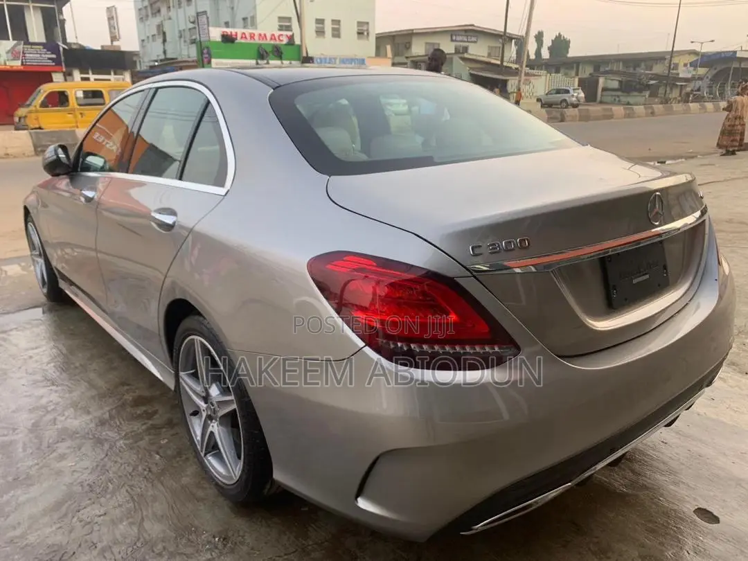 Mercedes-Benz C300 2020 Gold