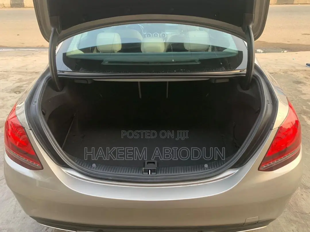 Mercedes-Benz C300 2020 Gold