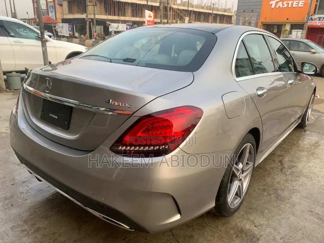 Mercedes-Benz C300 2020 Gold