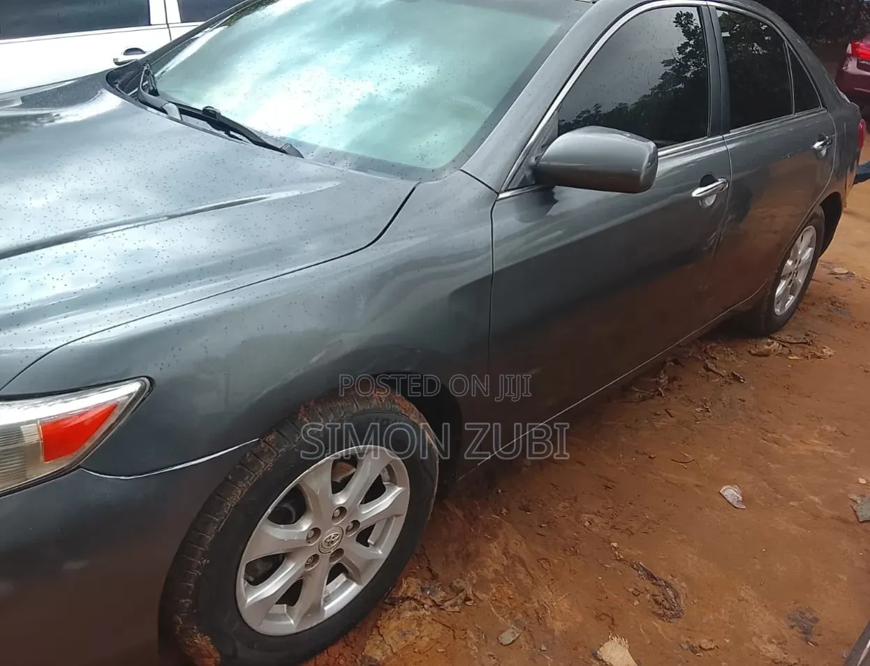 Toyota Camry LE 4dr Sedan (2.5L 4cyl 6AM) 2010 Gray