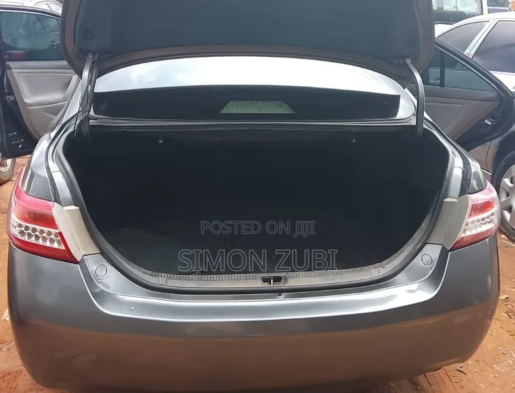 Toyota Camry LE 4dr Sedan (2.5L 4cyl 6AM) 2010 Gray