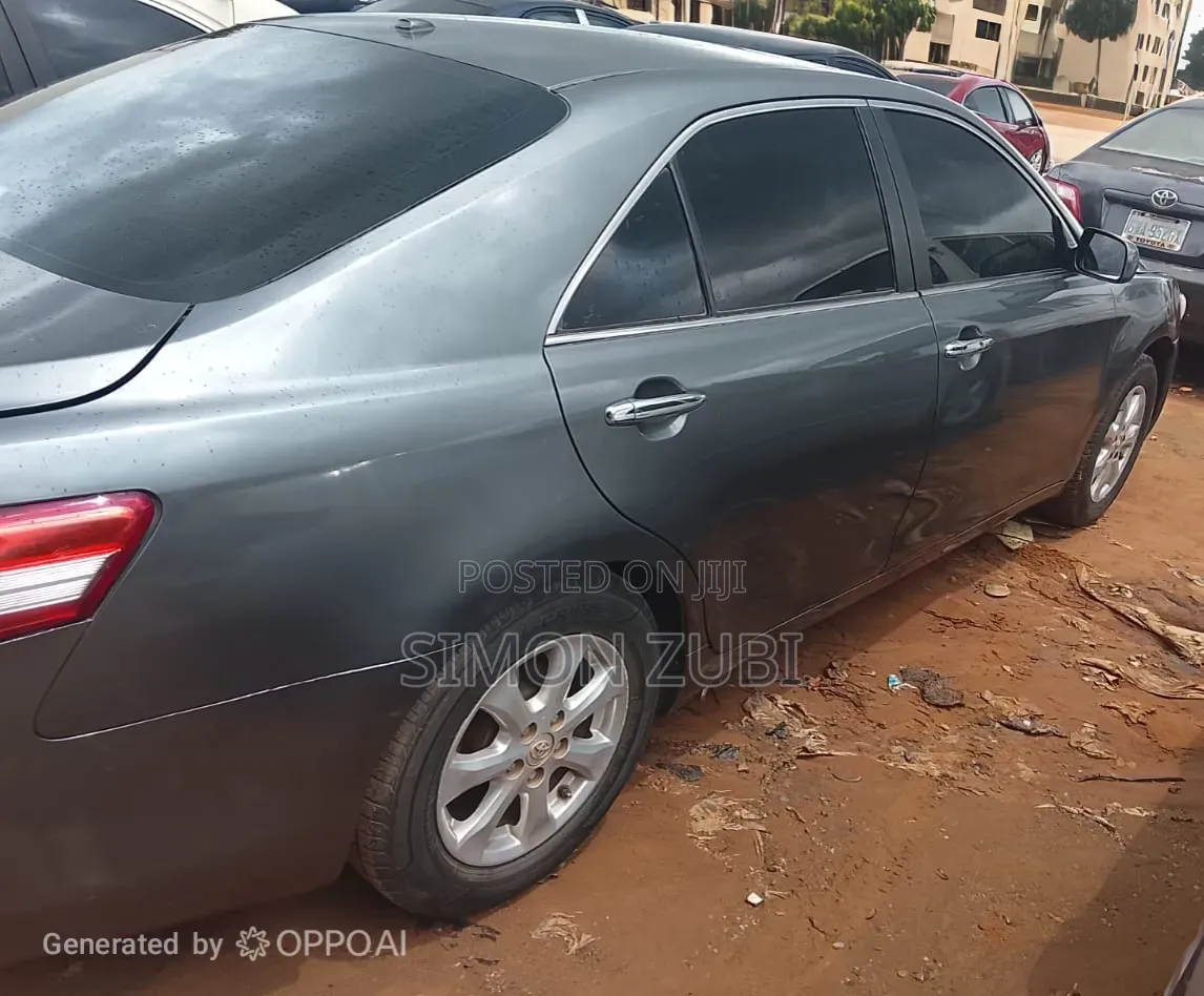 Toyota Camry LE 4dr Sedan (2.5L 4cyl 6AM) 2010 Gray