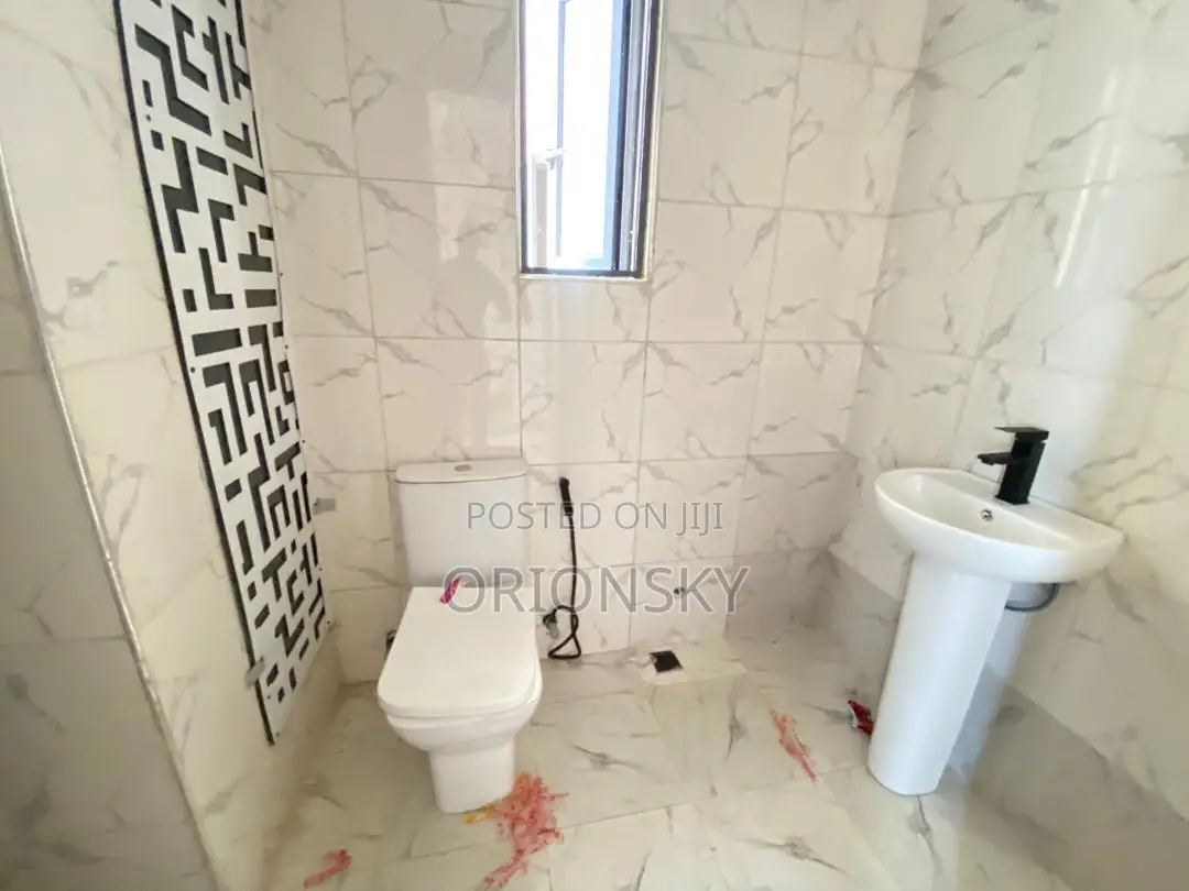 1bdrm Apartment in Lekki Phase 1 for sale