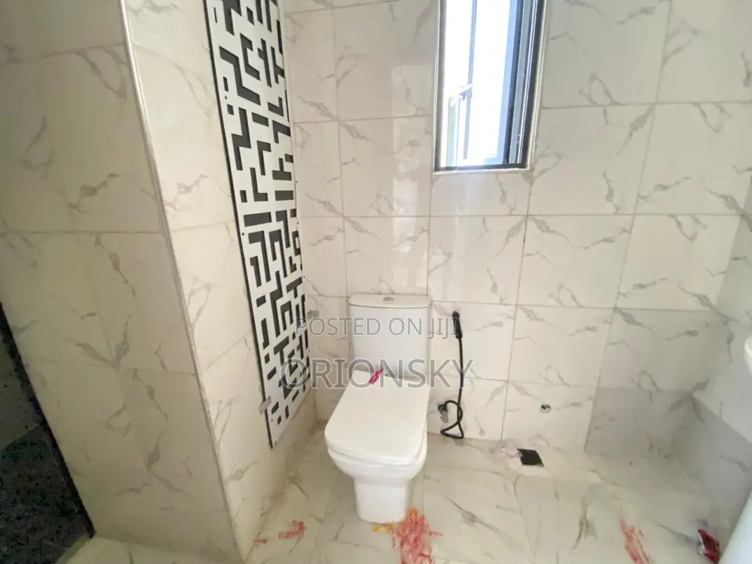 1bdrm Apartment in Lekki Phase 1 for sale