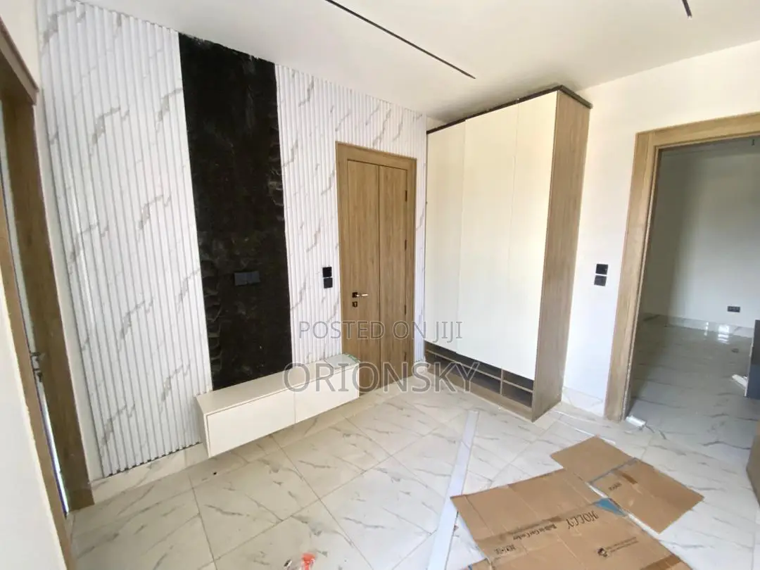 1bdrm Apartment in Lekki Phase 1 for sale
