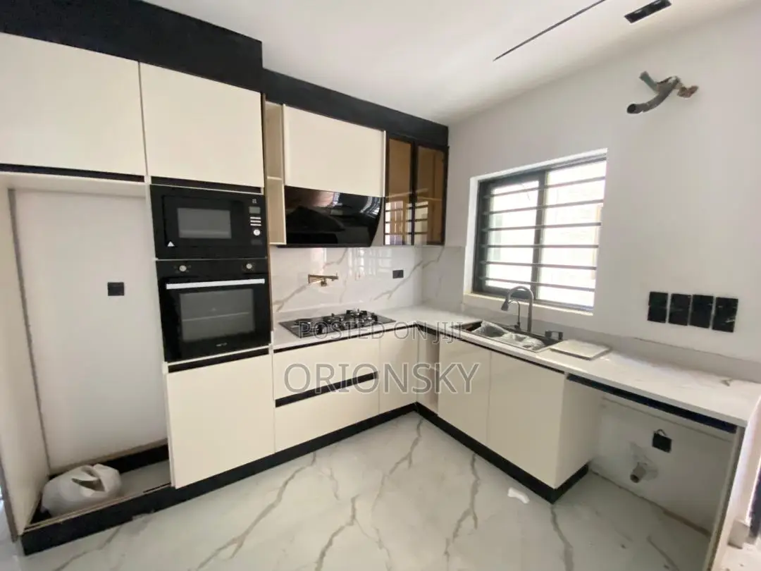 1bdrm Apartment in Lekki Phase 1 for sale