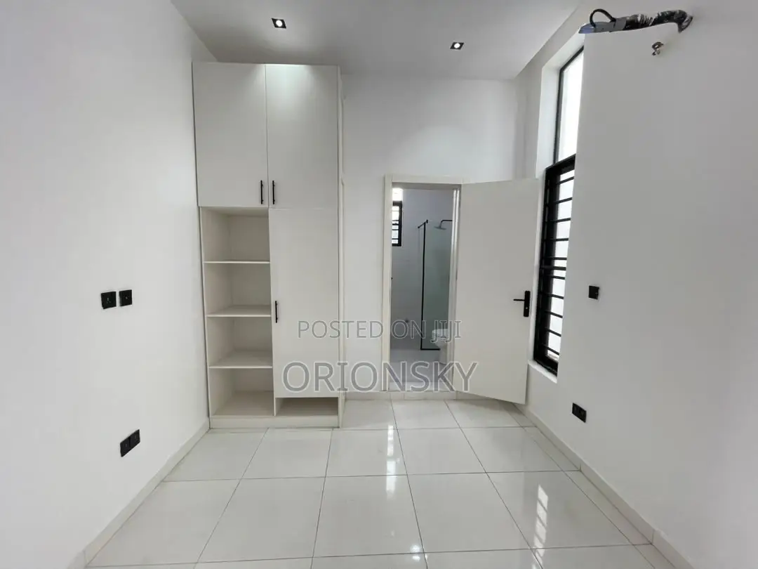 4bdrm Duplex in Olokonla for sale