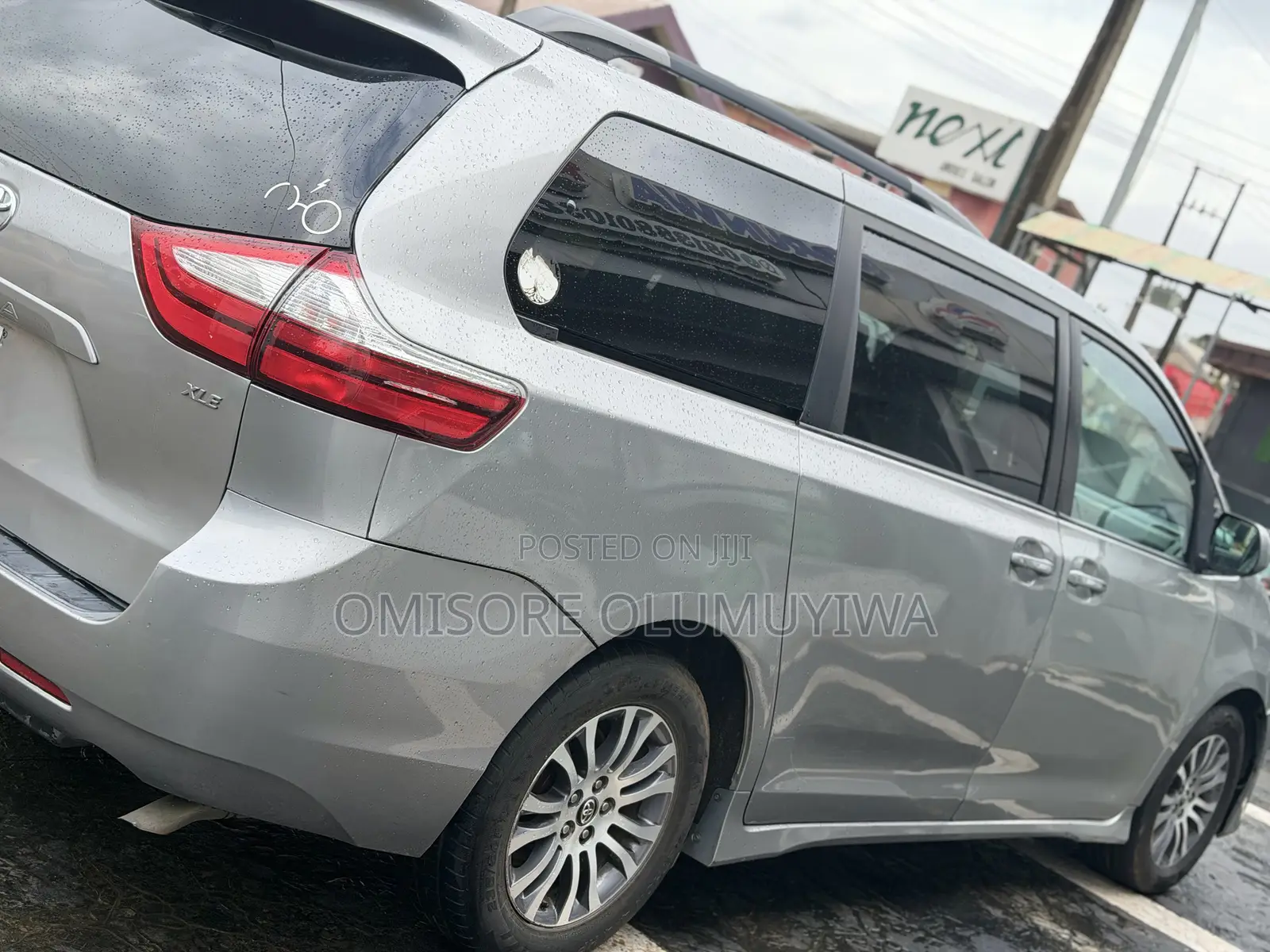 Toyota Sienna XLE (3.5L 6cyl 8A) 2018 Silver