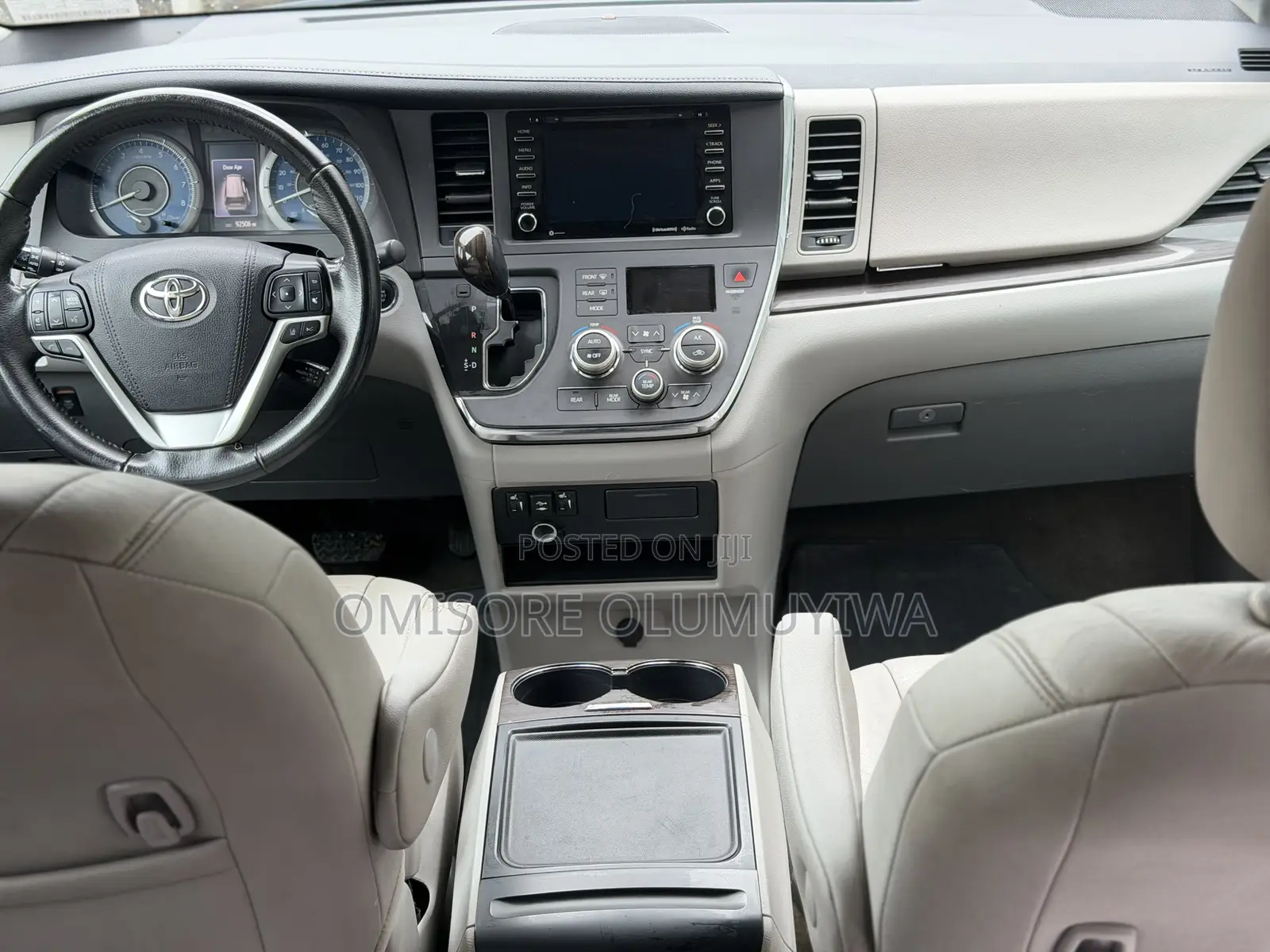 Toyota Sienna XLE (3.5L 6cyl 8A) 2018 Silver