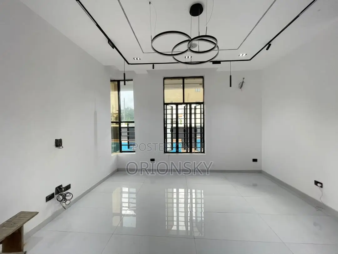5bdrm Duplex in Olokonla for sale