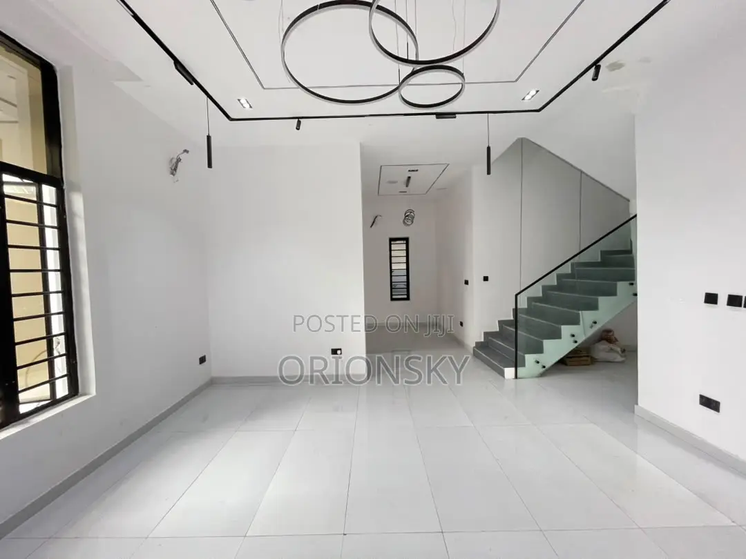 5bdrm Duplex in Olokonla for sale
