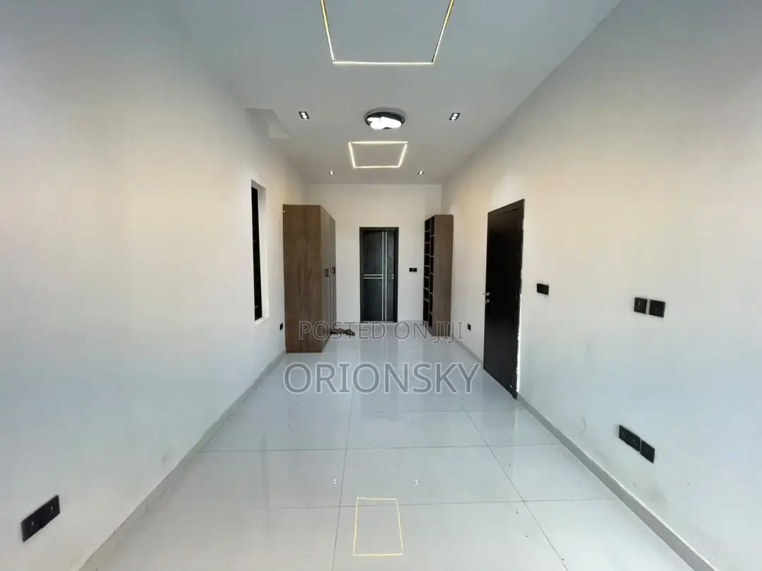 5bdrm Duplex in Olokonla for sale