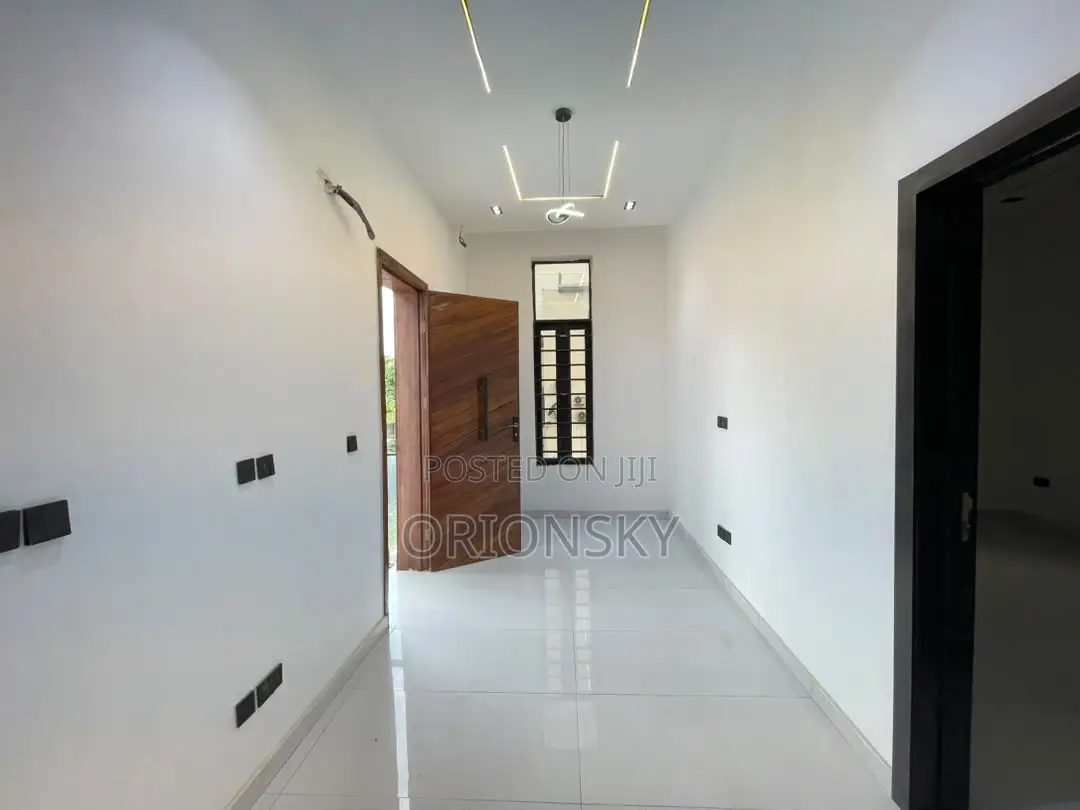 5bdrm Duplex in Olokonla for sale