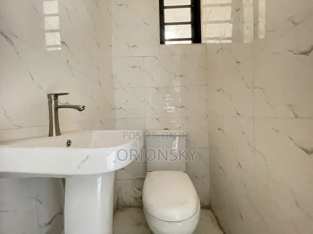 3bdrm Duplex in Thomas Estate for sale