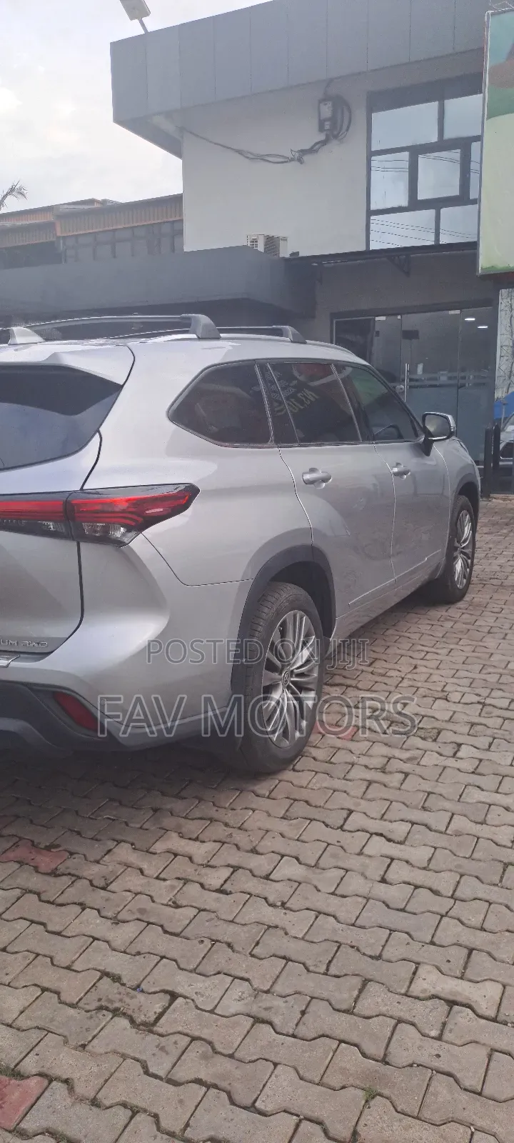 Toyota Highlander Platinum AWD 2020 Gray