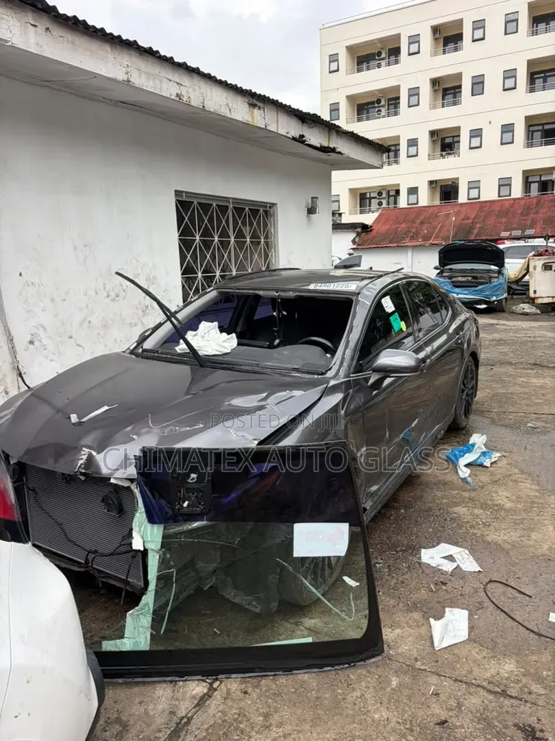 Toyota Camry 2018 Windscreen Glass Available Installed at Chimatex