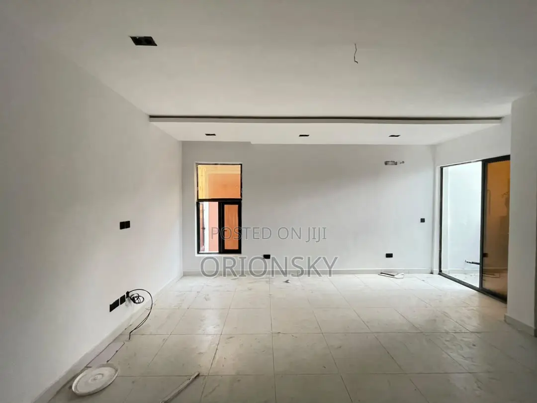 2bdrm Apartment in Lekki Phase 1 for sale