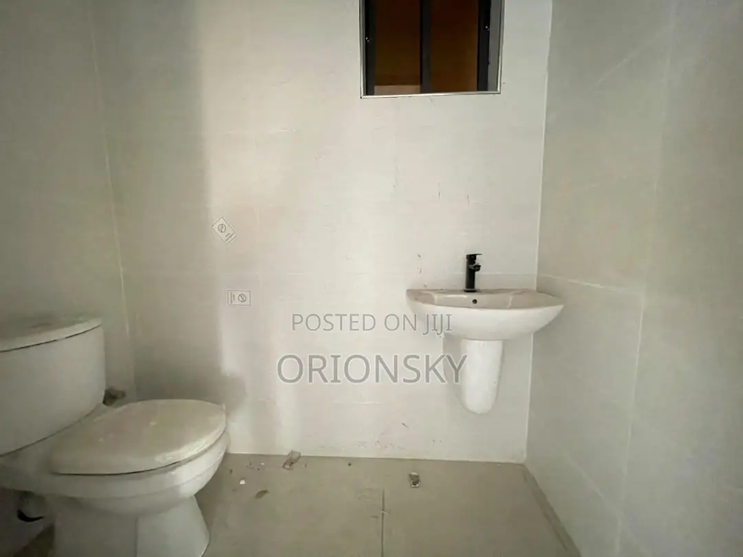 2bdrm Apartment in Lekki Phase 1 for sale