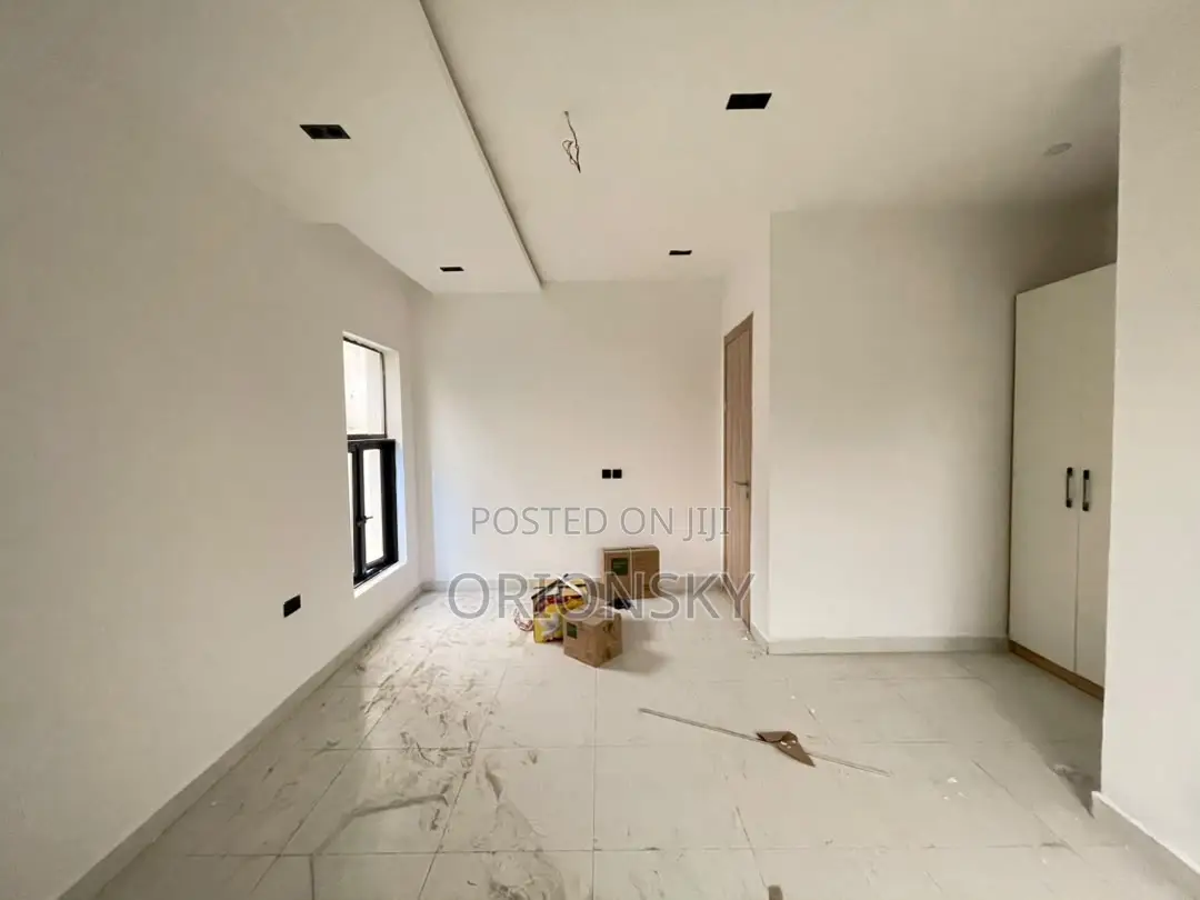 2bdrm Apartment in Lekki Phase 1 for sale