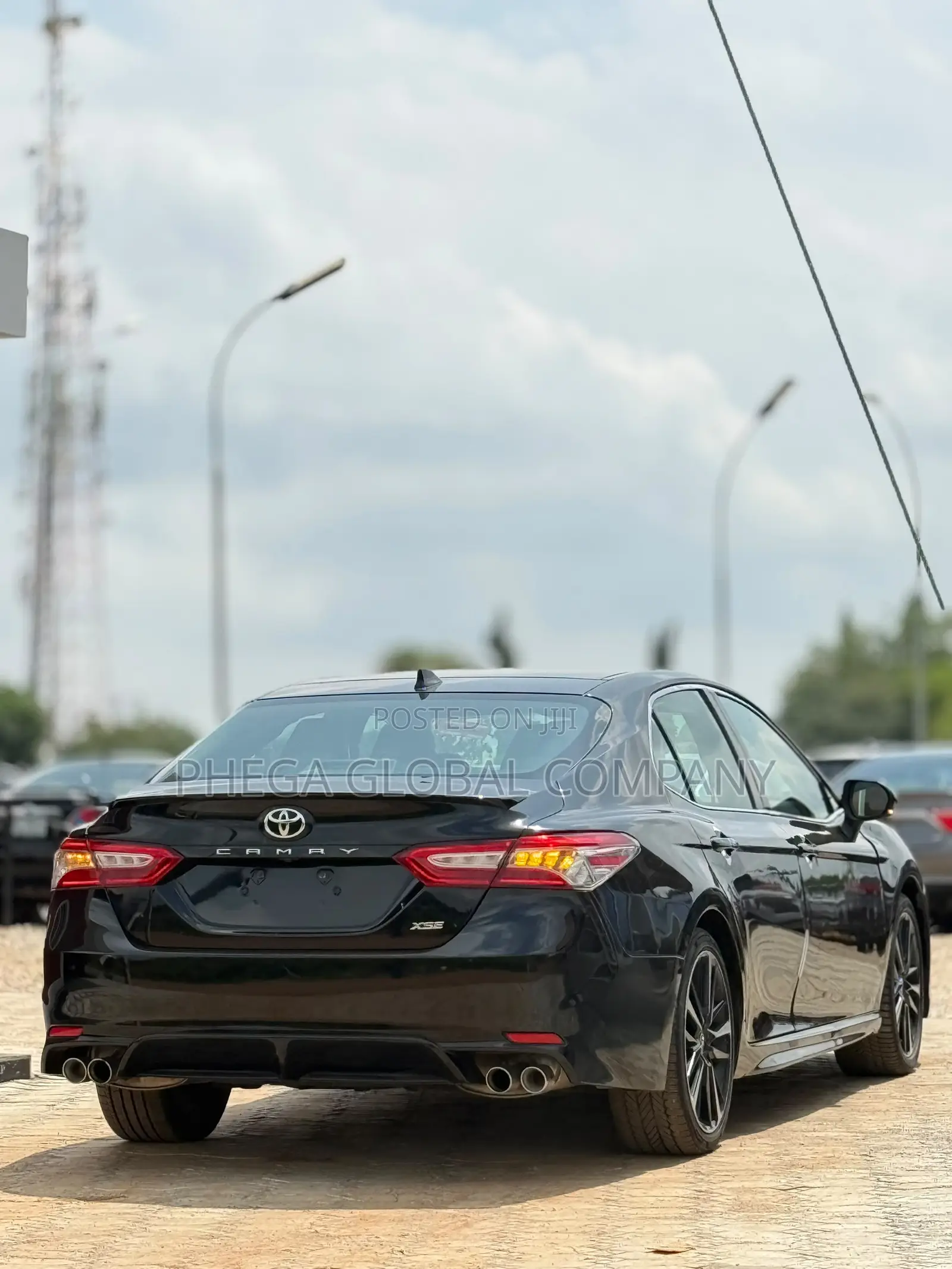 Toyota Camry XLE FWD 2020 Black