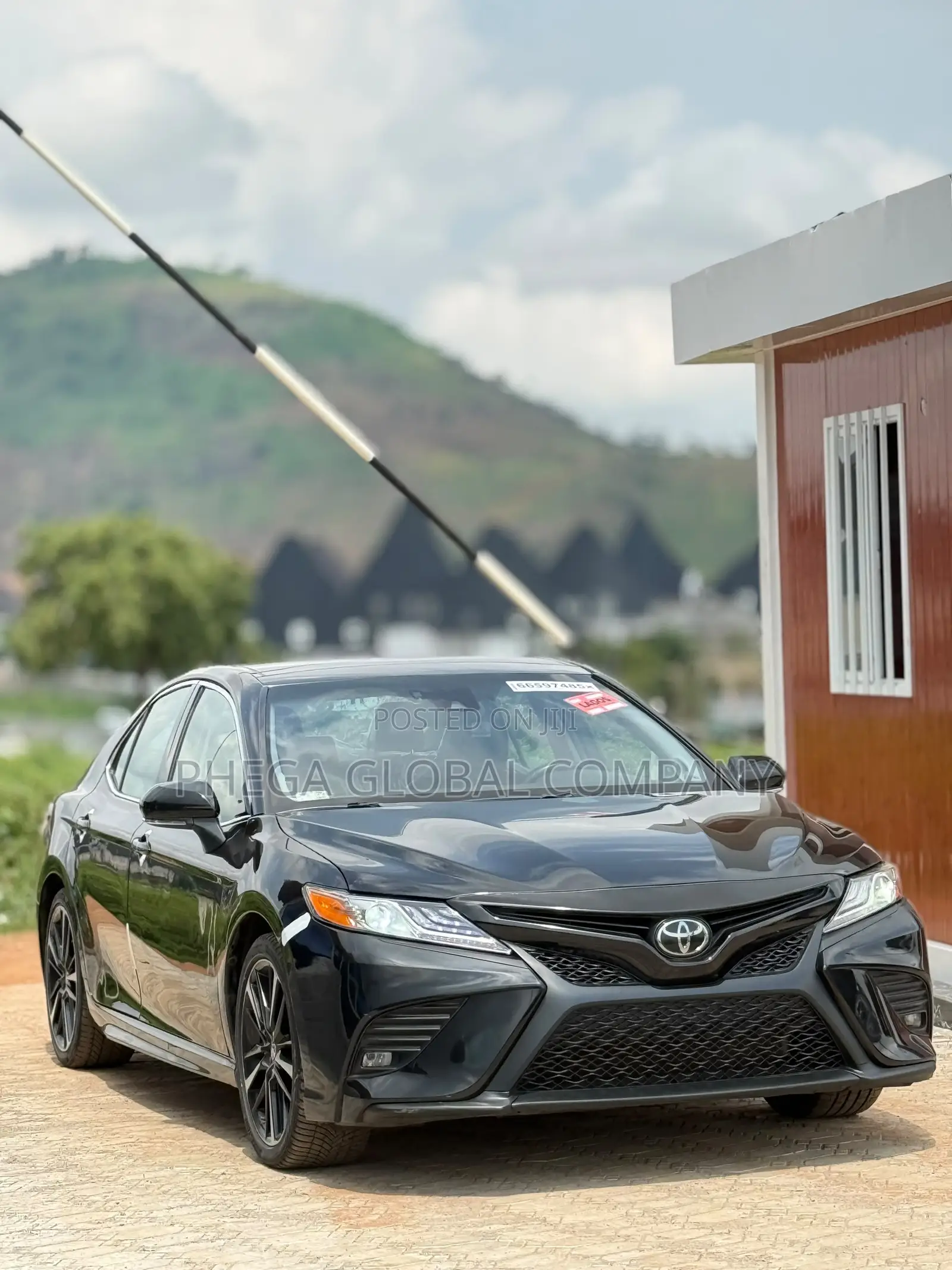Toyota Camry XLE FWD 2020 Black