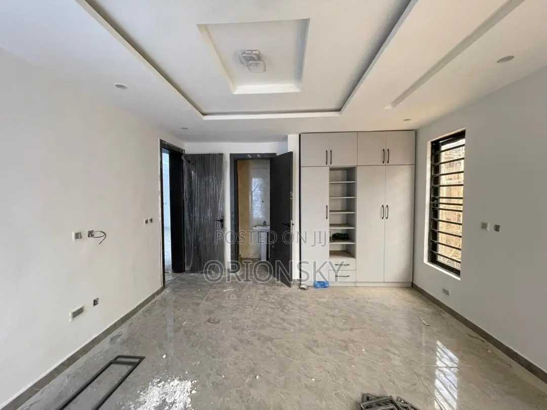 4bdrm Maisonette in Adeniyi Jones for sale