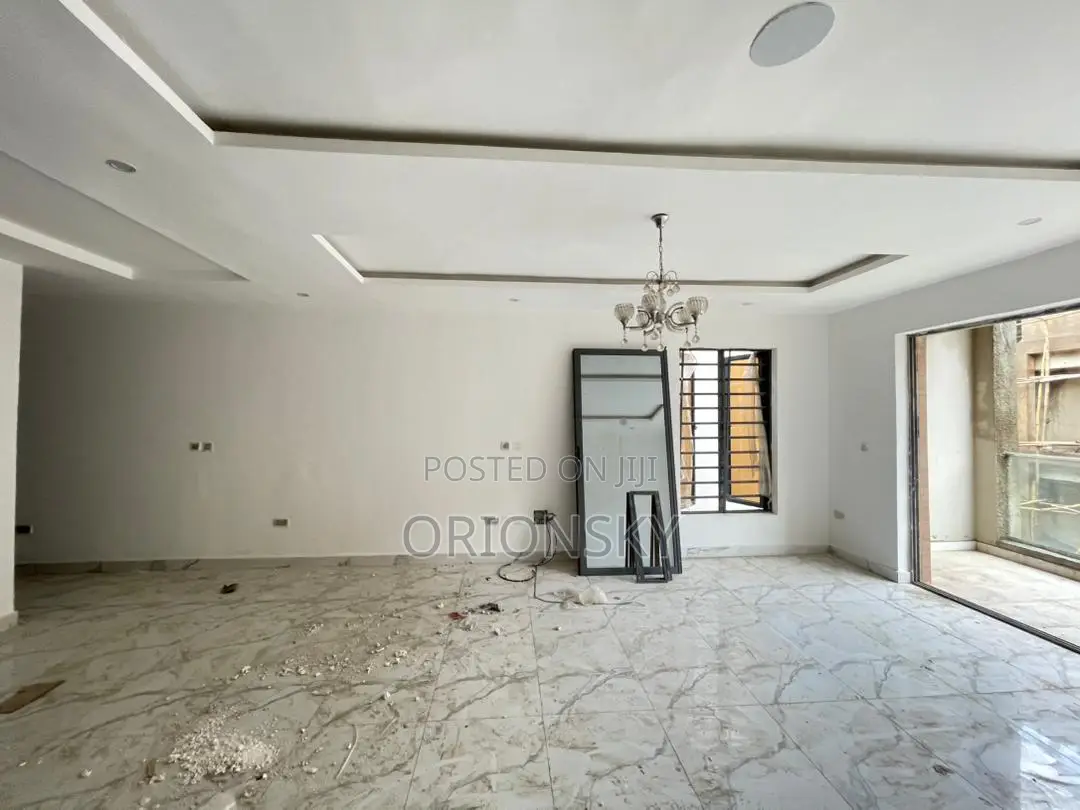 4bdrm Maisonette in Adeniyi Jones for sale
