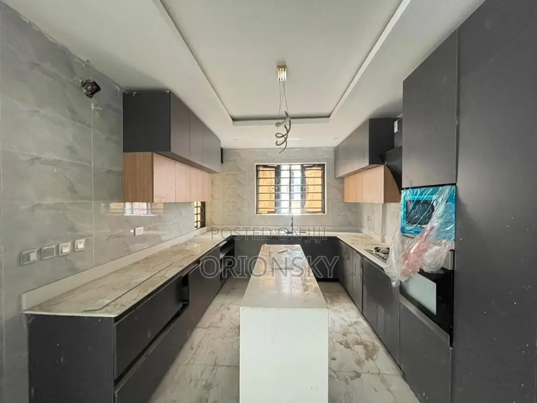4bdrm Maisonette in Adeniyi Jones for sale