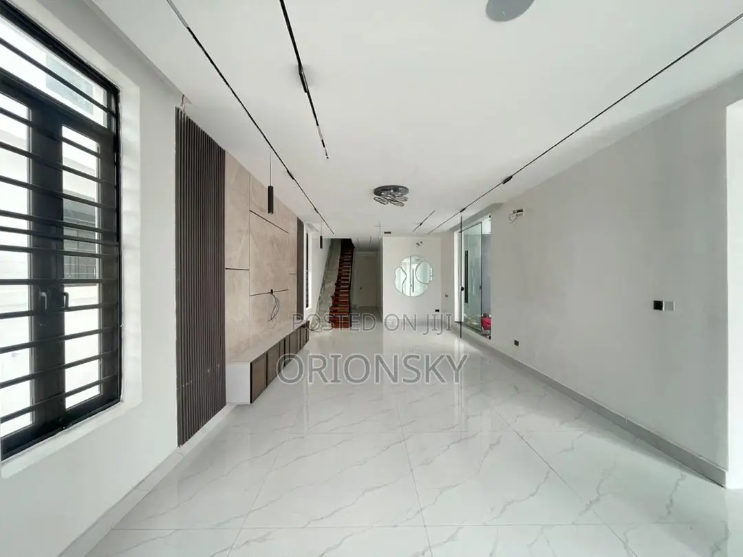 5bdrm Duplex in Lekki Phase 1 for sale