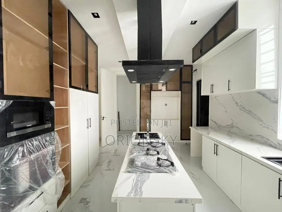 5bdrm Duplex in Lekki Phase 1 for sale