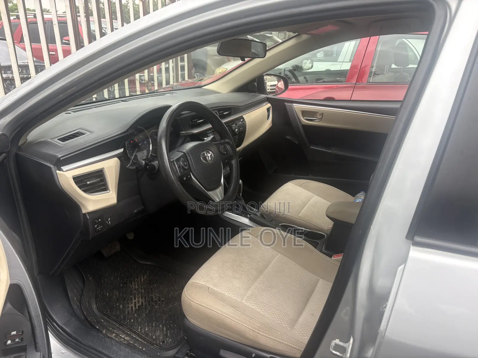 Toyota Corolla LE 4dr Sedan (1.8L 4cyl CVT) 2015 Silver