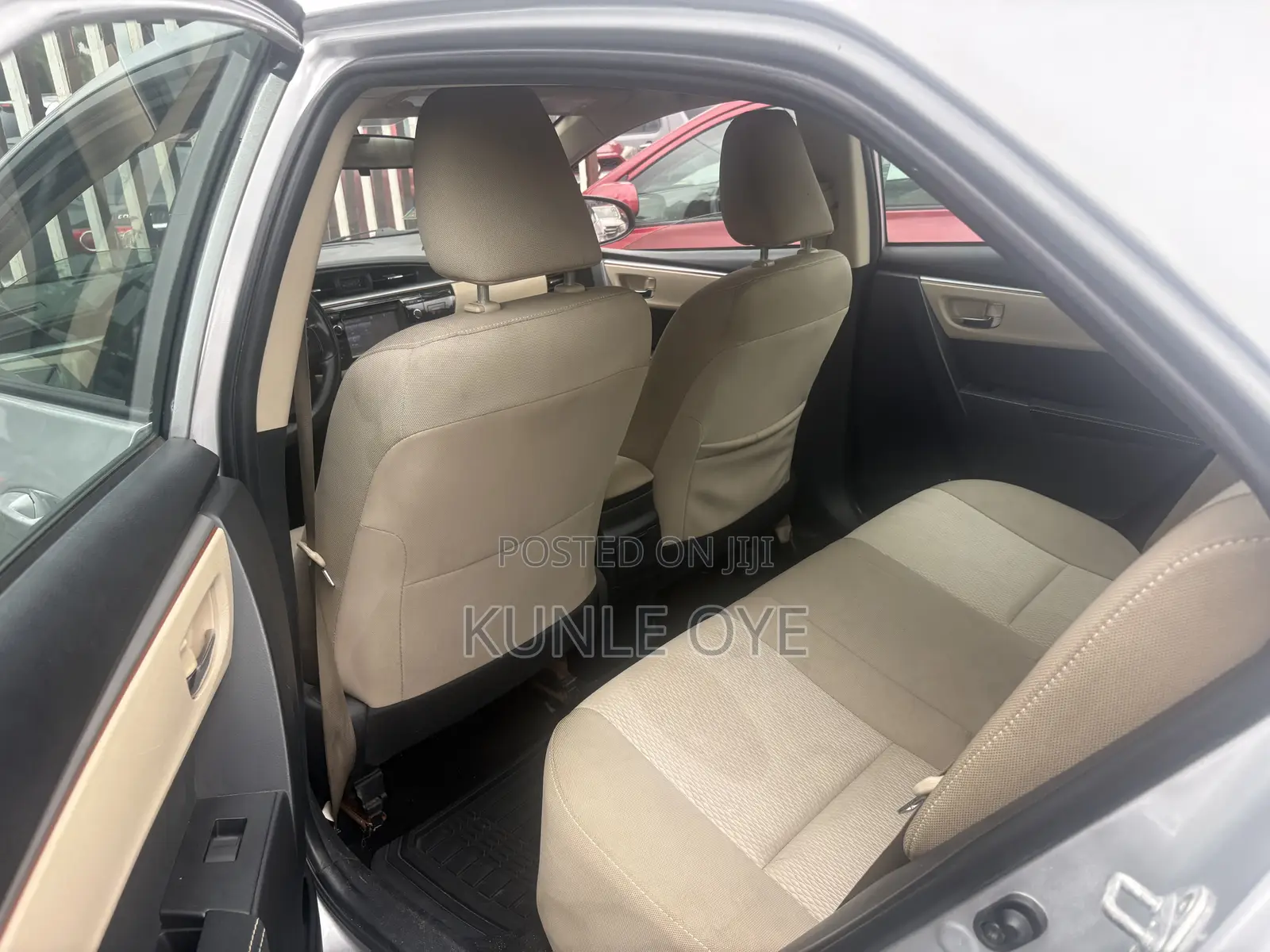 Toyota Corolla LE 4dr Sedan (1.8L 4cyl CVT) 2015 Silver
