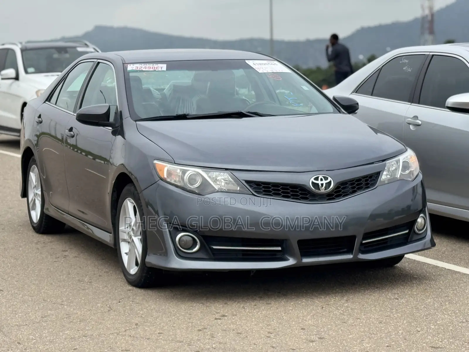 Toyota Camry SE 4dr Sedan (2.5L 4cyl 6A) 2013 Gray
