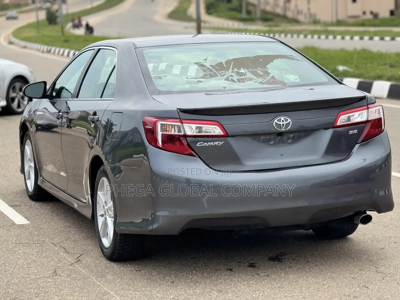 Toyota Camry SE 4dr Sedan (2.5L 4cyl 6A) 2013 Gray