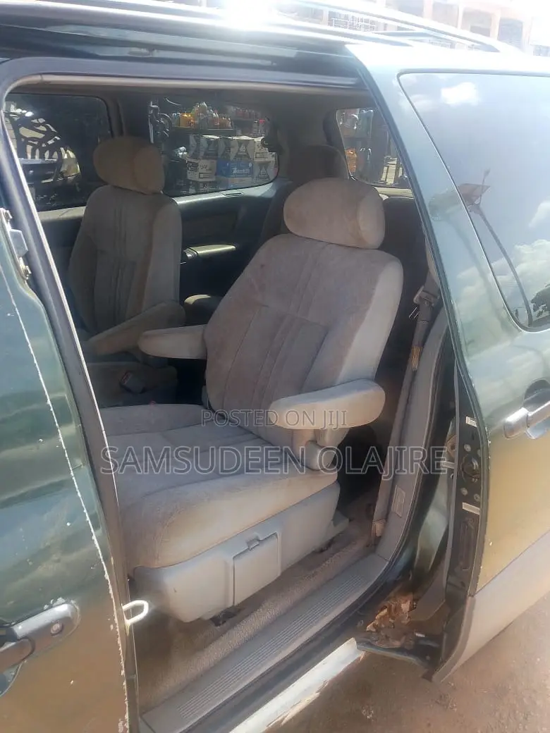 Toyota Sienna CE & 1 hatch 2000 Green