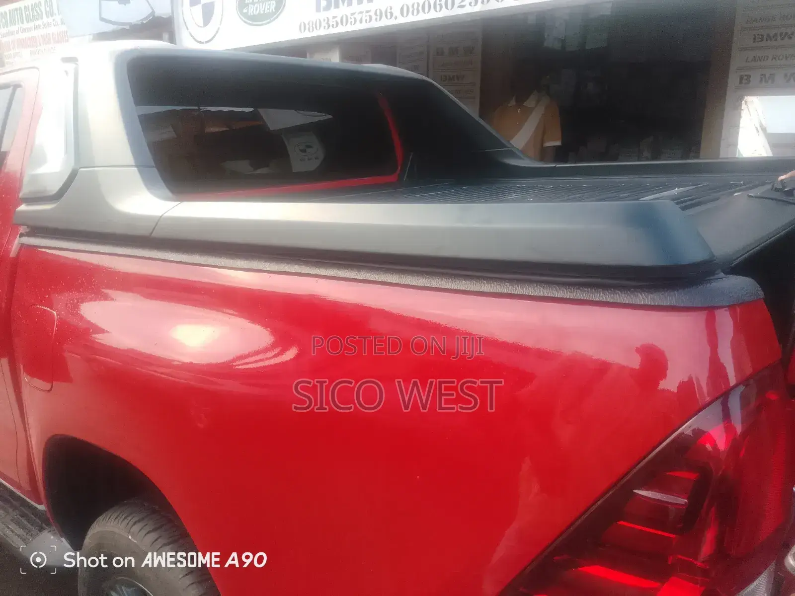 Retractable Manual Rolling Booth Cover for Toyota Hilux 2021 Model