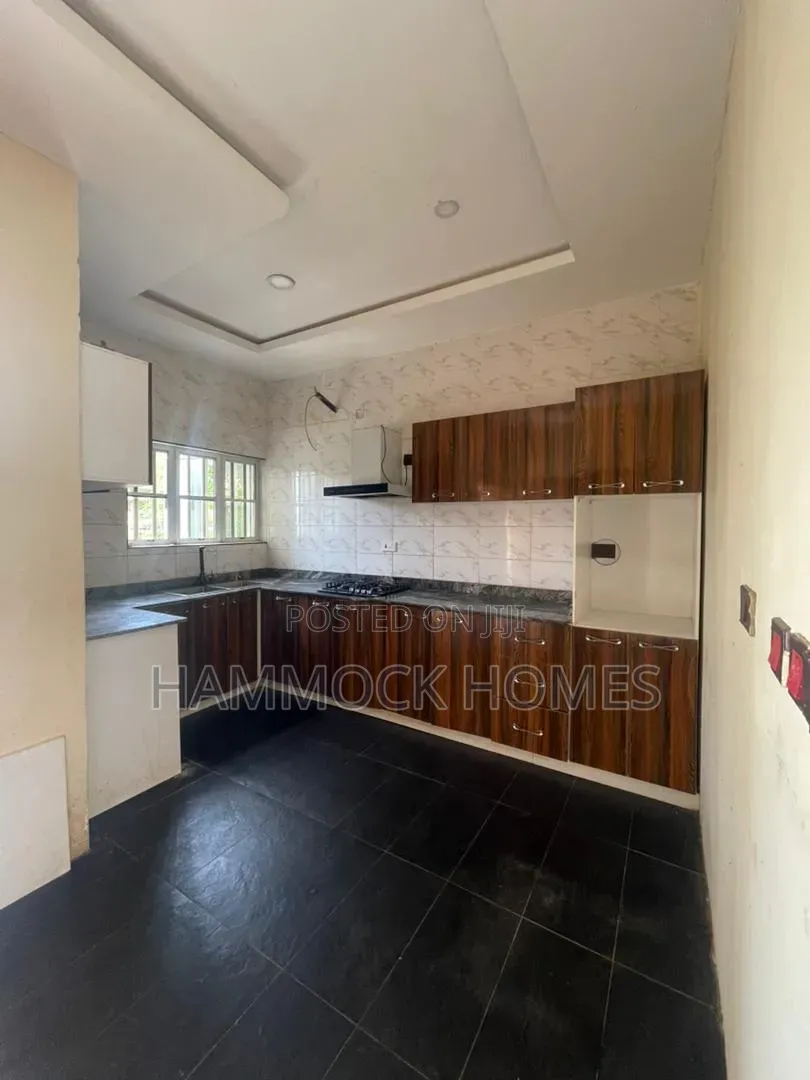 4bdrm Duplex in Carlton Gate Estate, Akobo for rent