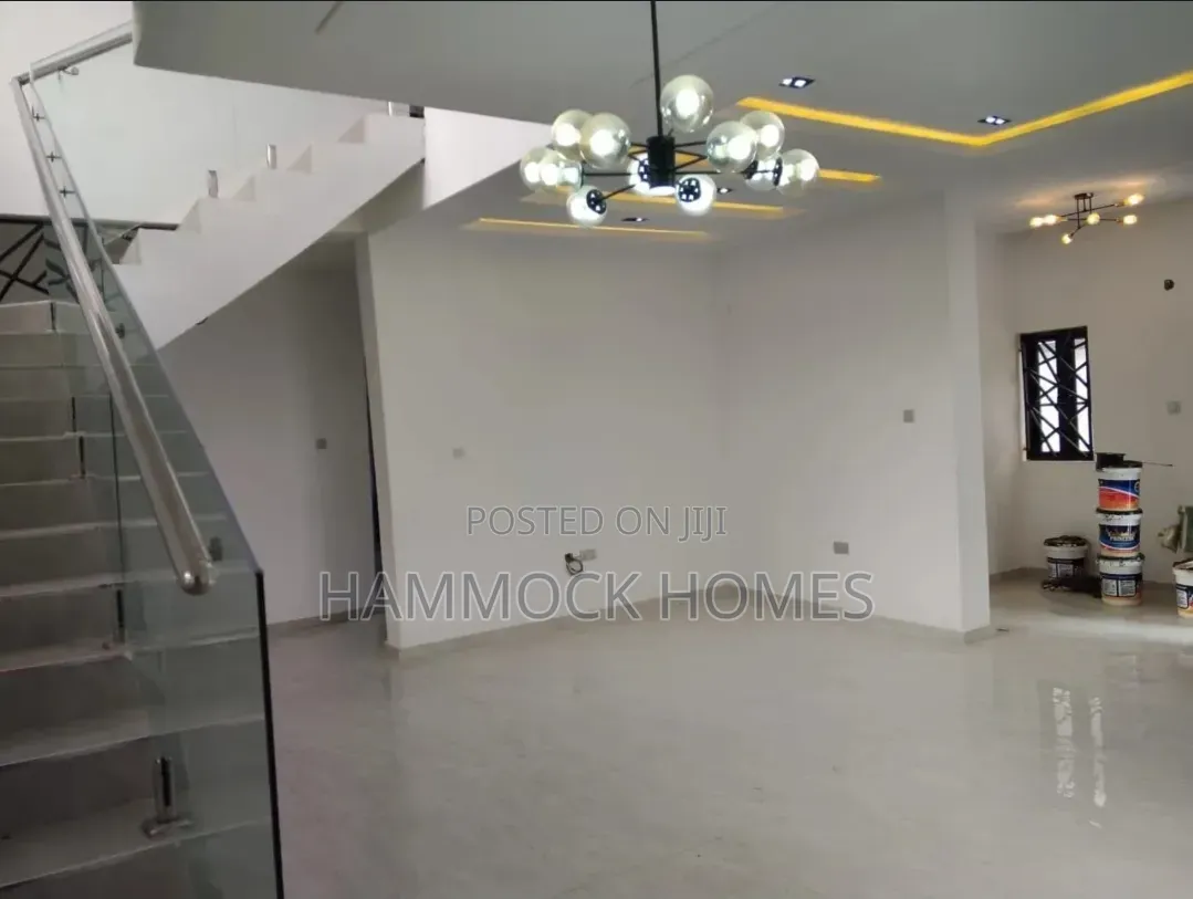 5bdrm Duplex in Alalubosa Gra for rent