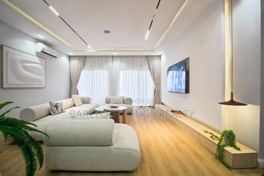 Luxury 3Bedroom Waterfront Apartment